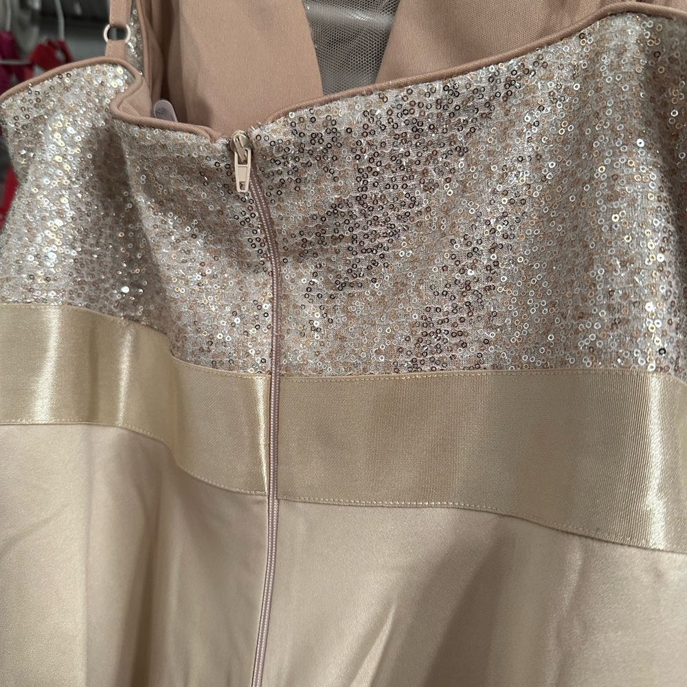 Formal gown - Picture 4 of 6